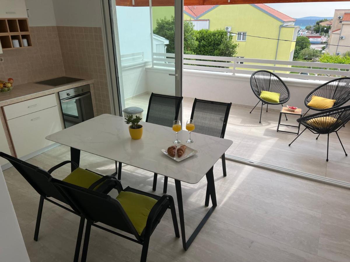 Apartments Xenia Pakostane Bagian luar foto