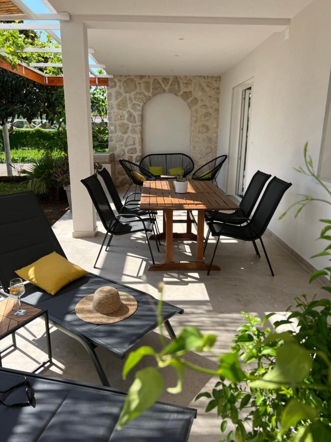 Apartments Xenia Pakostane Bagian luar foto