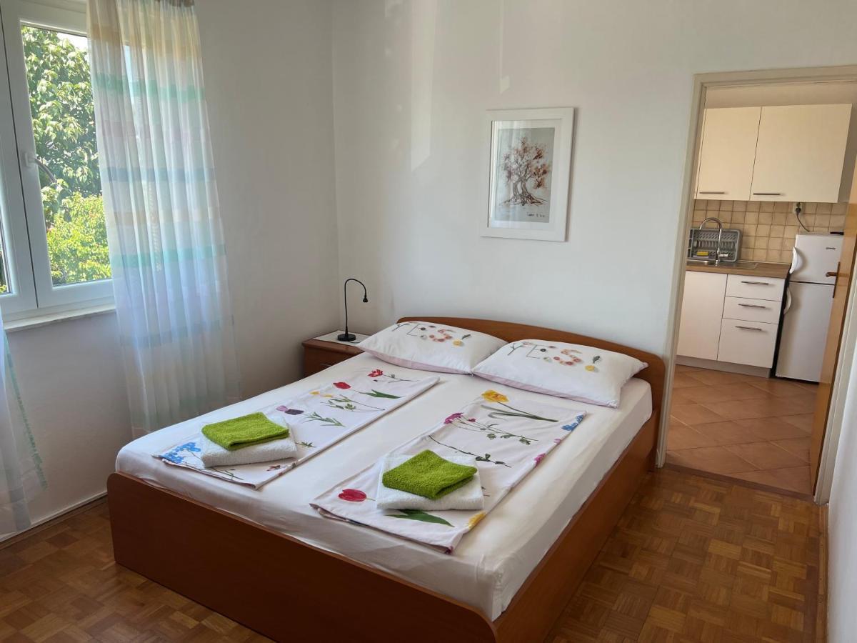 Apartments Xenia Pakostane Bagian luar foto
