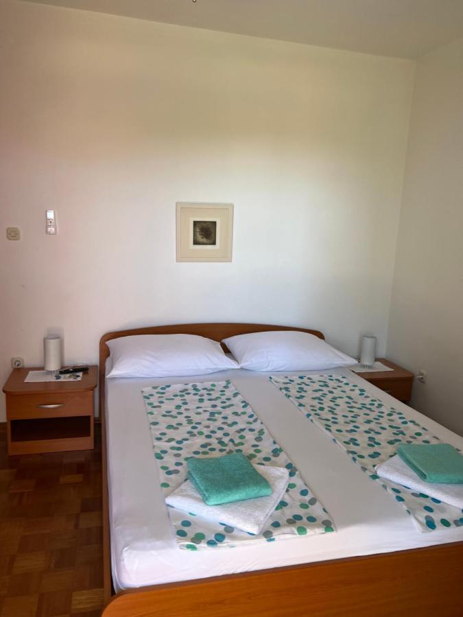 Apartments Xenia Pakostane Bagian luar foto